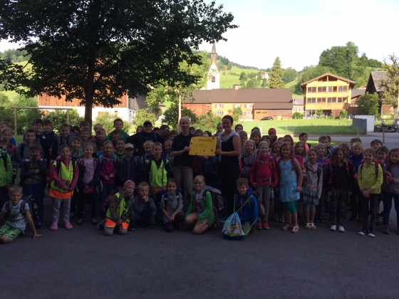 TdH: Volksschule Schwarzenberg überreicht € 1.908,- Spende