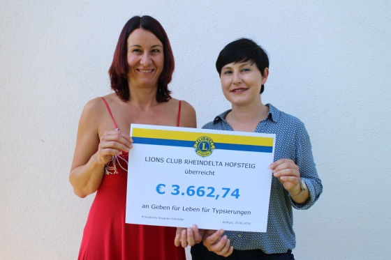 Scheckübergabe und Firmentypisierungen nach Lions-Event