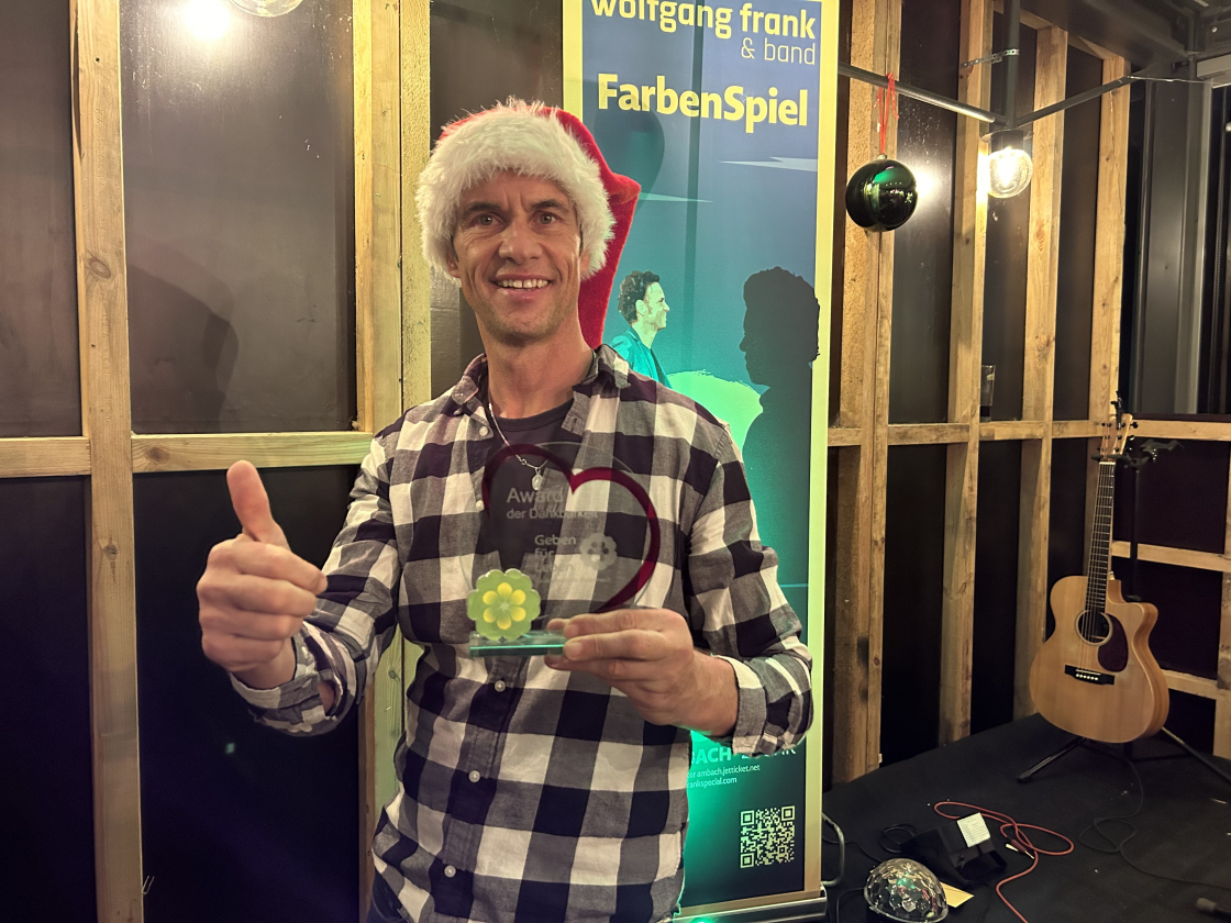 Wolfgang Frank erhält den Award der Dankbarkeit für außergewöhnliches Engagement