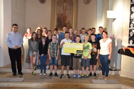 Firmlinge aus Buch spenden € 1.800