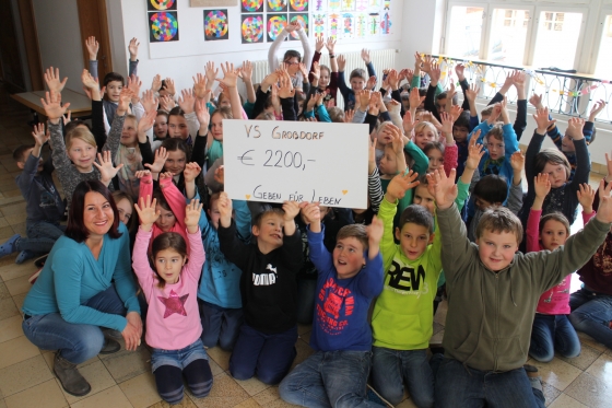 Volksschüler spenden € 2.200,- nach Weihnachtsaktion