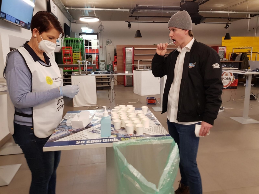 'Eishockey-Club organisiert Typisierungsaktion für den kleinen Paul'-Bild-5