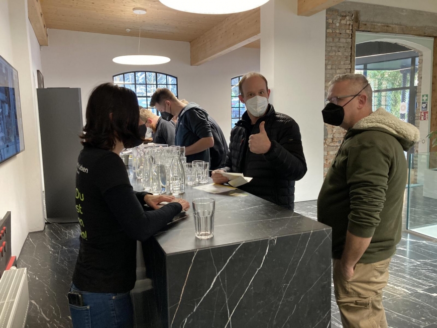 'MitarbeiterInnen engagieren sich für leukämiekranke Menschen'-Bild-2