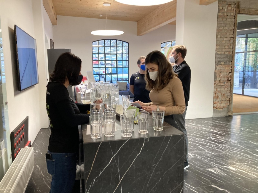 'MitarbeiterInnen engagieren sich für leukämiekranke Menschen'-Bild-7