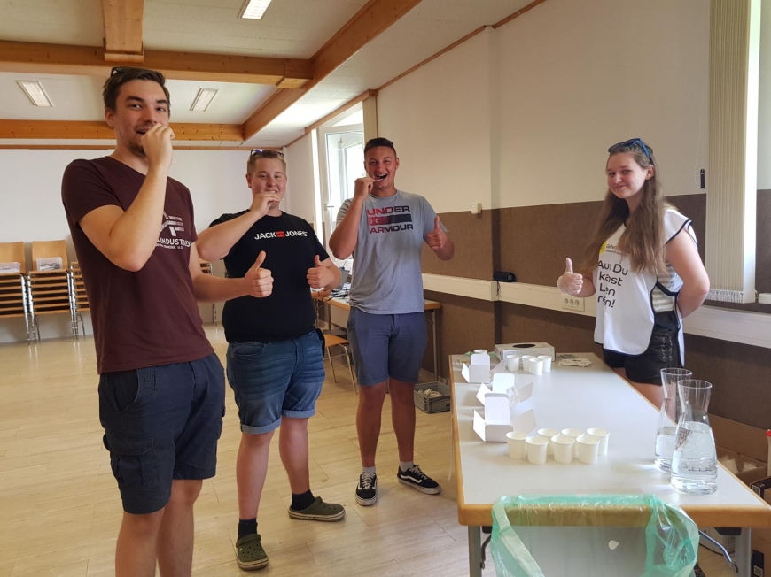 'Musikverein unterstützt Landjugend durch Geldspende und Mitarbeit'-Bild-3