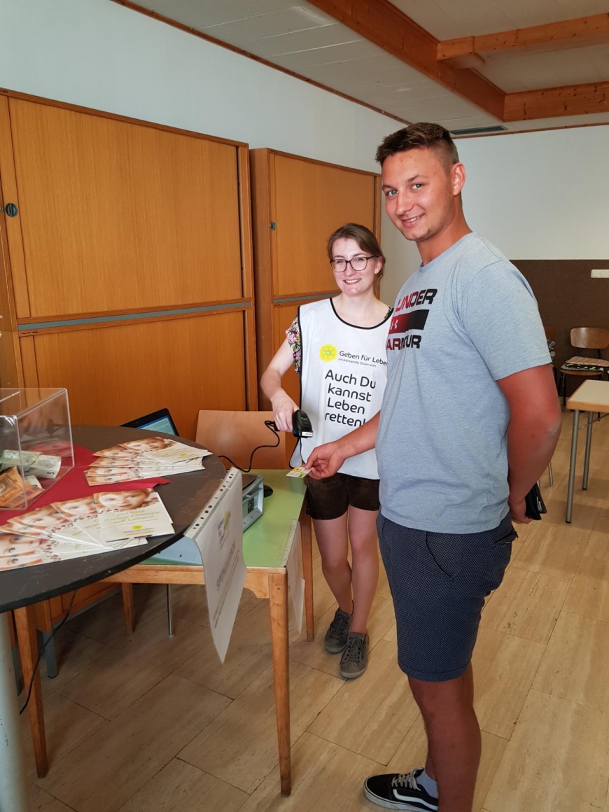 'Musikverein unterstützt Landjugend durch Geldspende und Mitarbeit'-Bild-5