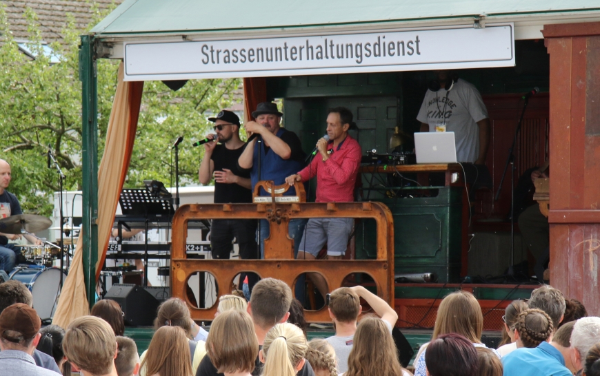 'Zweites Konzert von Mitgliedern der Söhne Mannheims als Straßenunterhaltungsdienst'-Bild-1