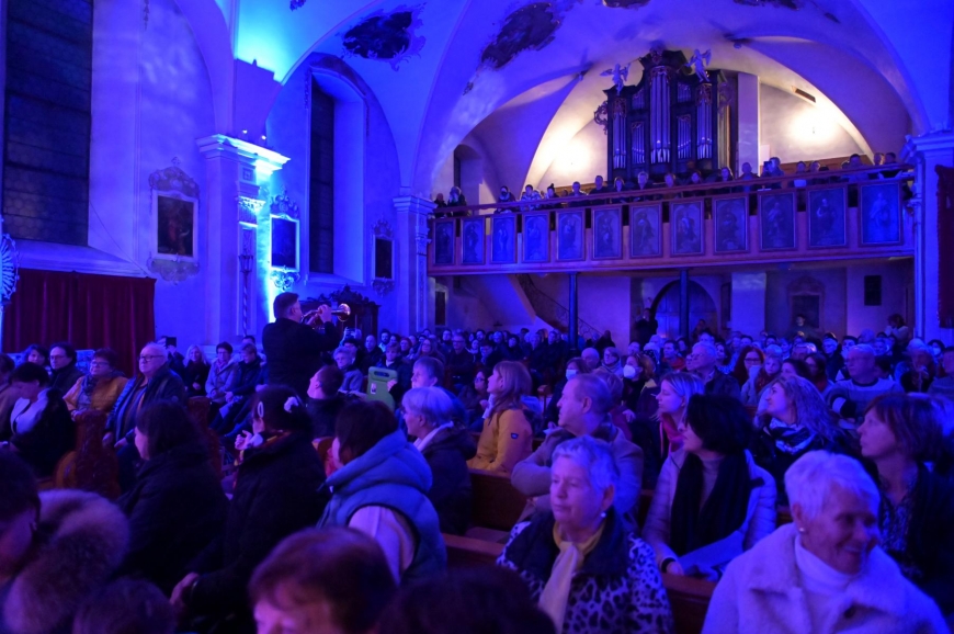 'Ex-Klostertaler Markus Wolfahrt mit Weihnachtskonzert wieder sehr erfolgreich'-Bild-4