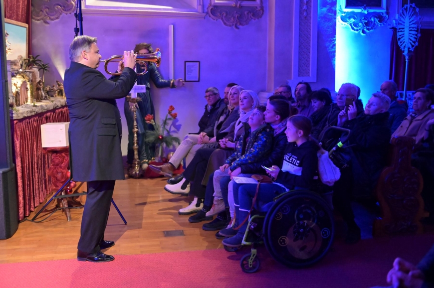 'Ex-Klostertaler Markus Wolfahrt mit Weihnachtskonzert wieder sehr erfolgreich'-Bild-12