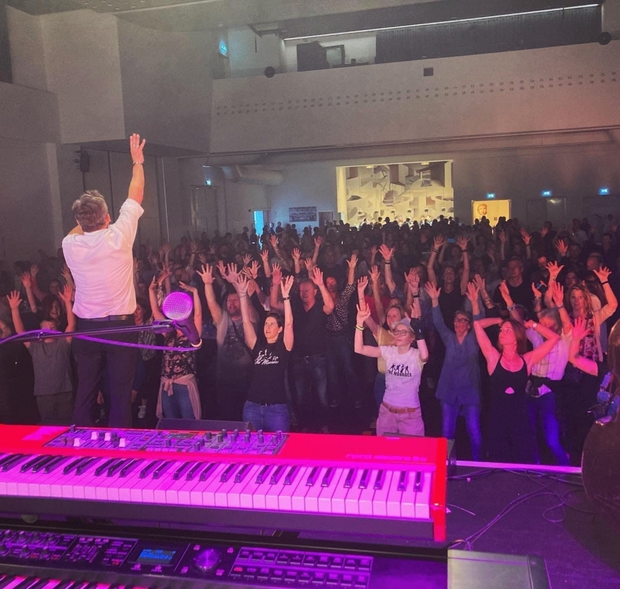 'Benefizkonzert mit The Monroes, Roadwork und Flashlight im Spannrahmen'-Bild-1