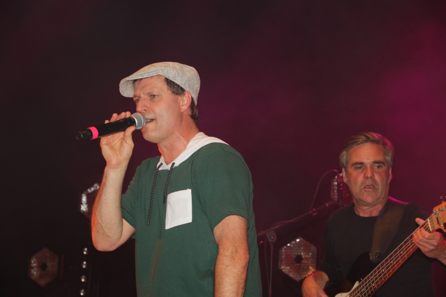 'Benefizkonzert mit The Monroes, Roadwork und Flashlight im Spannrahmen'-Bild-5