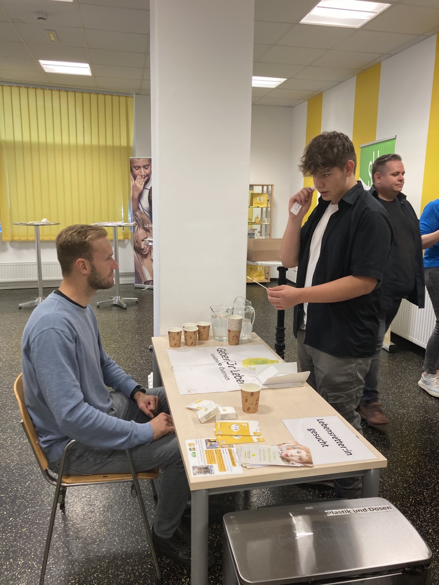 '16-jähriger organisiert Typisierungsaktion - Fußballspieler Marco Knaller war dabei'-Bild-8