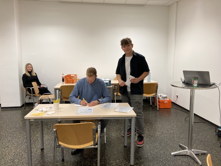 '16-jähriger organisiert Typisierungsaktion - Fußballspieler Marco Knaller war dabei'-Bild-9