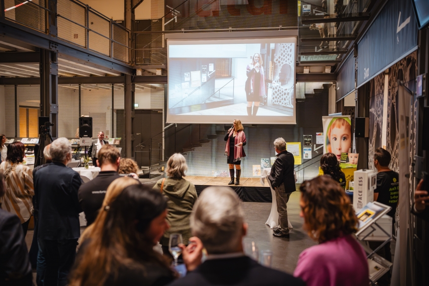 'Großzügige Spende beim 10jährigen Jubiläum'-Bild-2