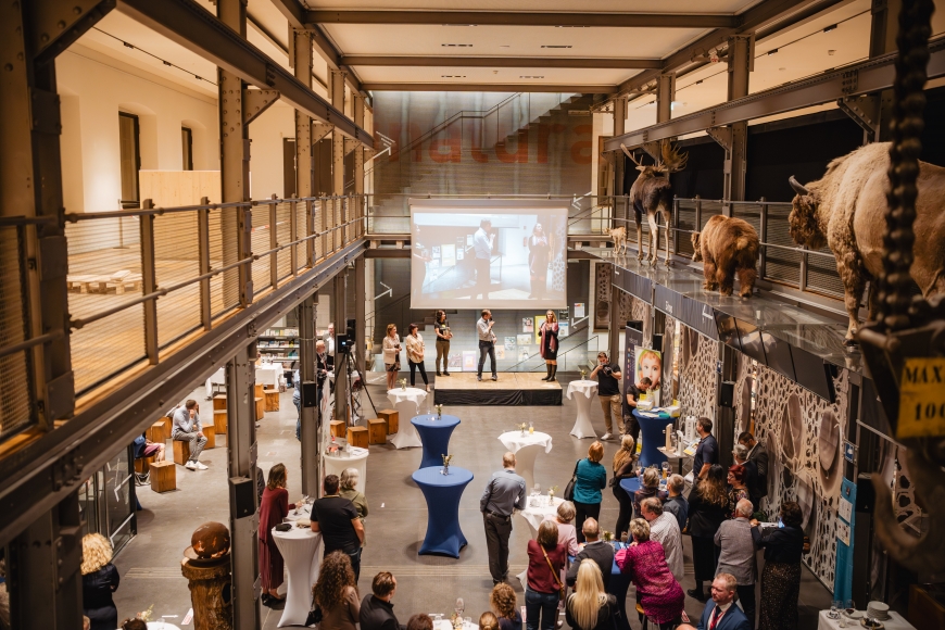 'Großzügige Spende beim 10jährigen Jubiläum'-Bild-4