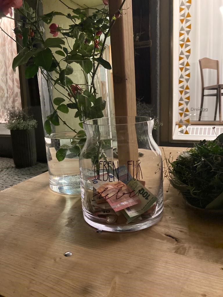 'Beim nächtlichen Shopping sammelten wir Spenden für Betroffene'-Bild-3