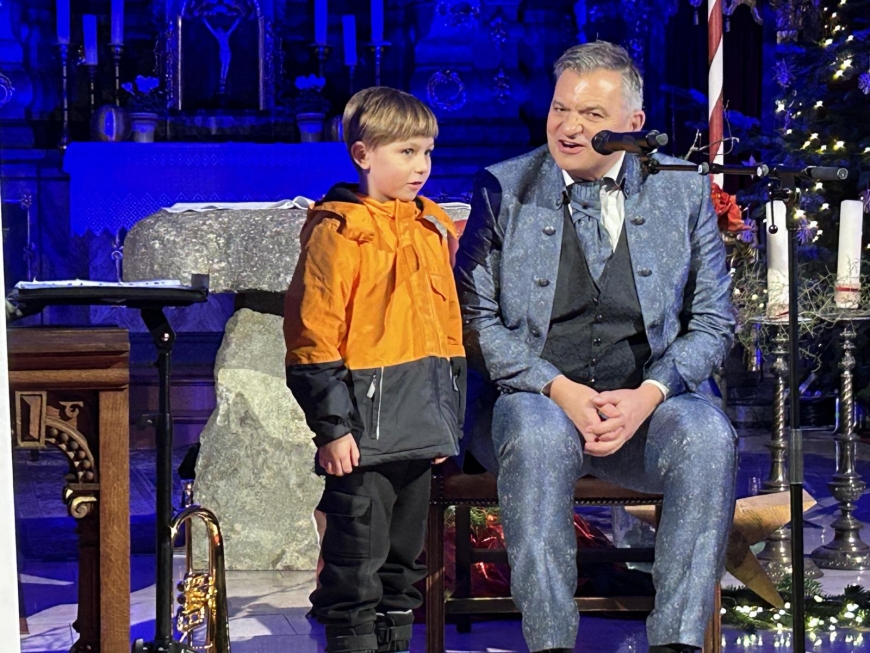 'Markus Wolfahrt begeisterte mit Benefizkonzert „Zauber der Weihnacht“'-Bild-3