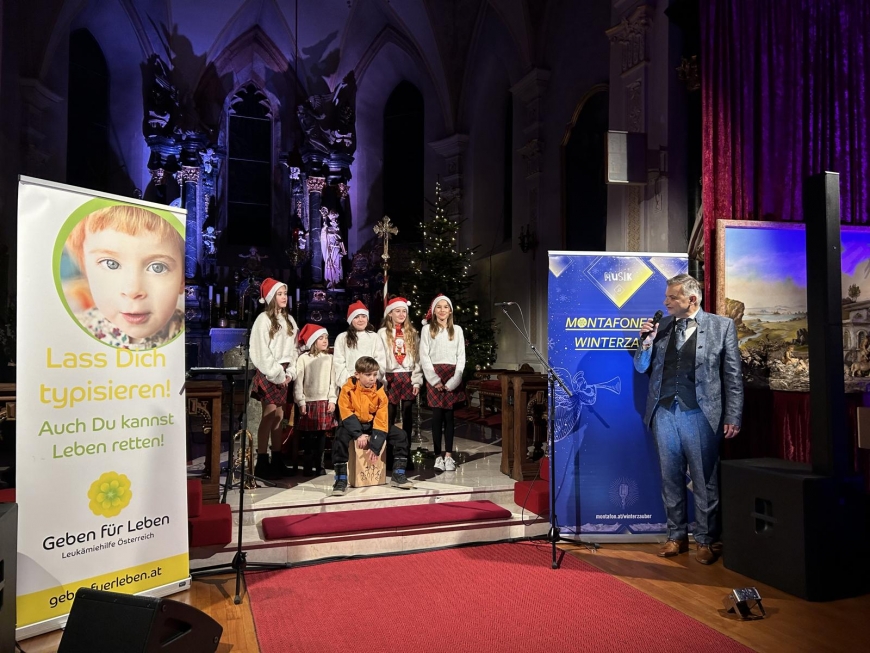 'Markus Wolfahrt begeisterte mit Benefizkonzert „Zauber der Weihnacht“'-Bild-6