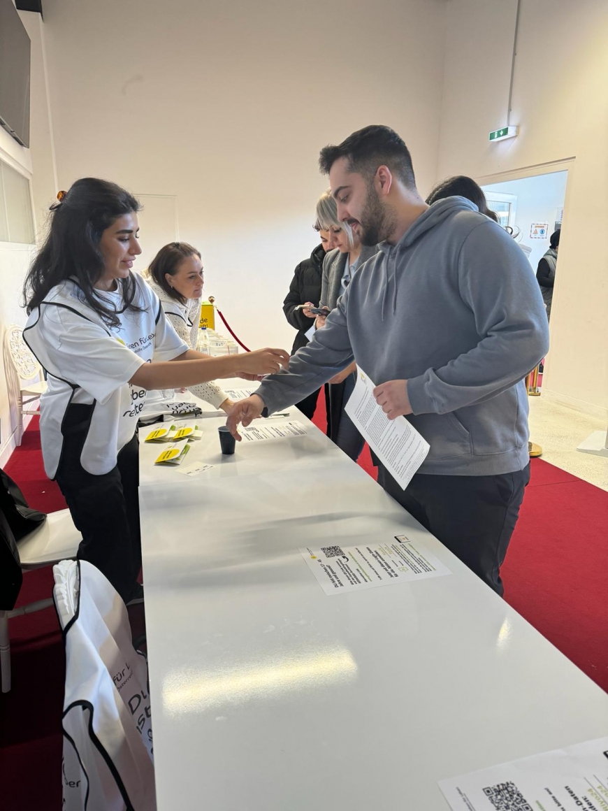 'Für Süleyman wird noch immer ein geeigneter Stammzellspender gesucht'-Bild-7