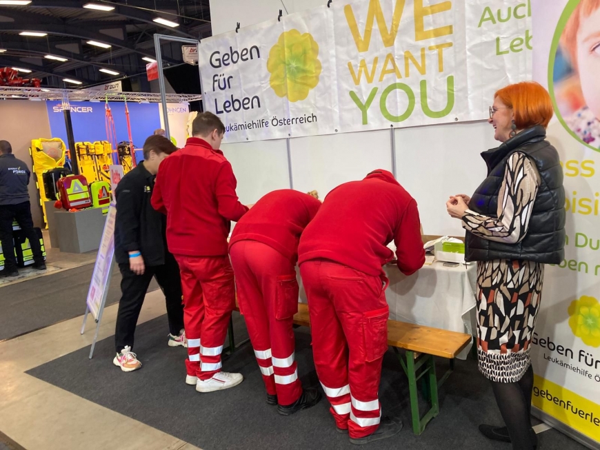 'Auf der Fachmesse ließen sich zahlreiche Besucher:innen typisieren'-Bild-3