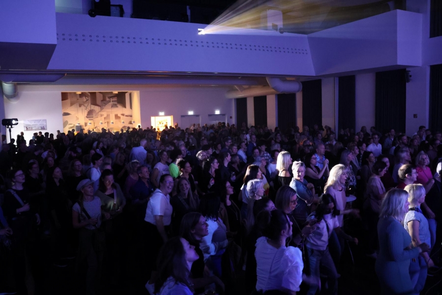 'Besucherrekord beim Legenden-Konzert mit grandioser Stimmung und großzügigen Gästen'-Bild-24