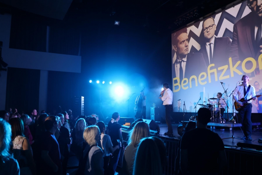 'Besucherrekord beim Legenden-Konzert mit grandioser Stimmung und großzügigen Gästen'-Bild-25