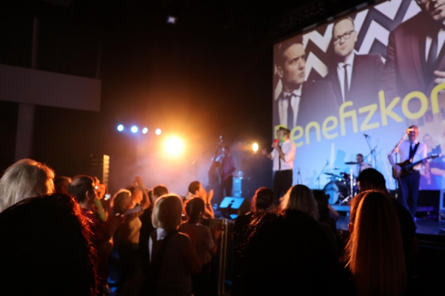 'Besucherrekord beim Legenden-Konzert mit grandioser Stimmung und großzügigen Gästen'-Bild-37