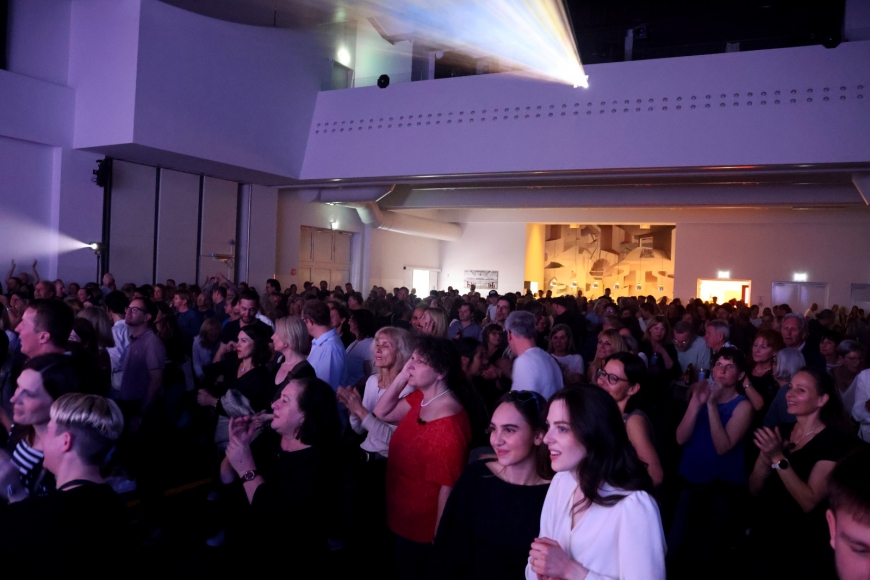 'Besucherrekord beim Legenden-Konzert mit grandioser Stimmung und großzügigen Gästen'-Bild-38