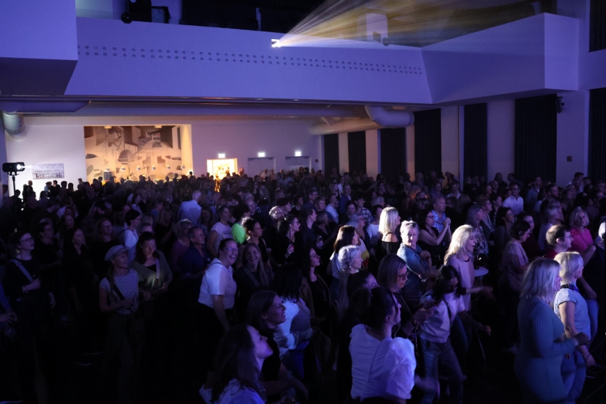 'Besucherrekord beim Legenden-Konzert mit grandioser Stimmung und großzügigen Gästen'-Bild-39