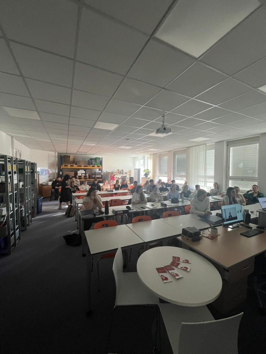 'Im Rahmen eines Sozialprojektes typisierten sich viele Schüler:innen und Lehrer:innen'-Bild-3