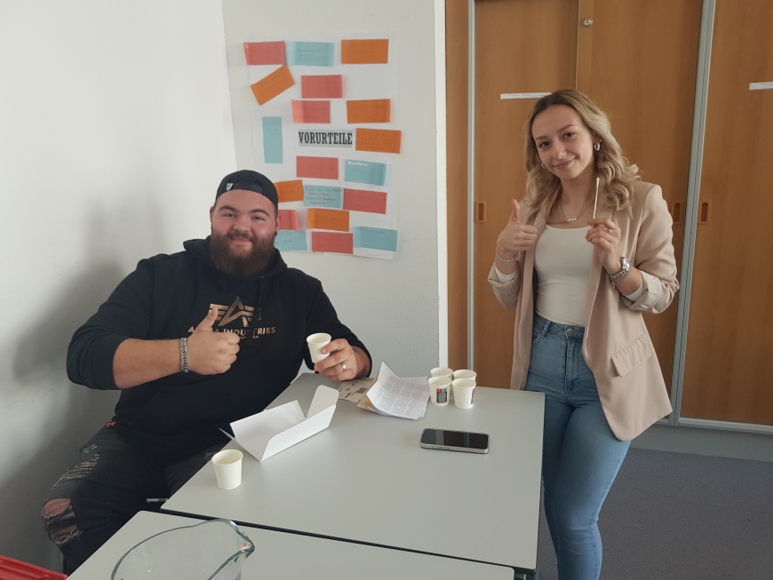 'Im Rahmen eines Sozialprojektes typisierten sich viele Schüler:innen und Lehrer:innen'-Bild-5