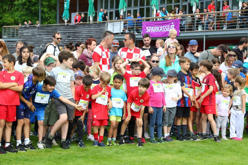 'Charity Event unter dem Motto: Kinder laufen für Kinder'-Bild-11