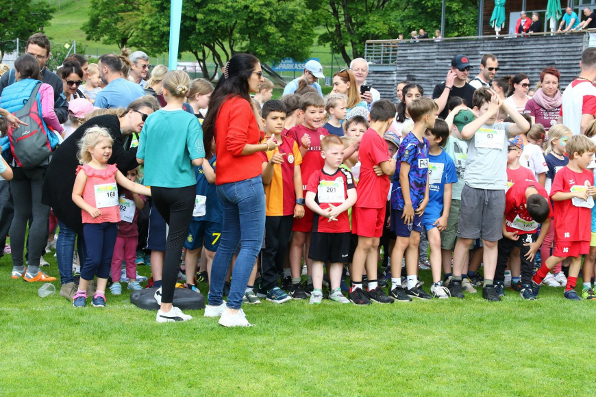 'Charity Event unter dem Motto: Kinder laufen für Kinder'-Bild-12