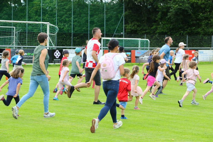 'Charity Event unter dem Motto: Kinder laufen für Kinder'-Bild-15