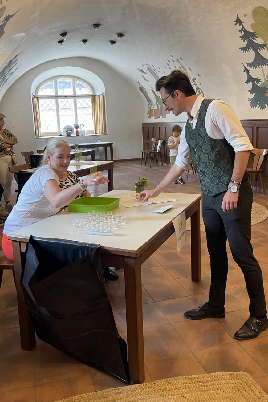 'Brigitte Gehwolf organisierte im Schloss Fügen diese erfolgreiche Typisierungsaktion'-Bild-6