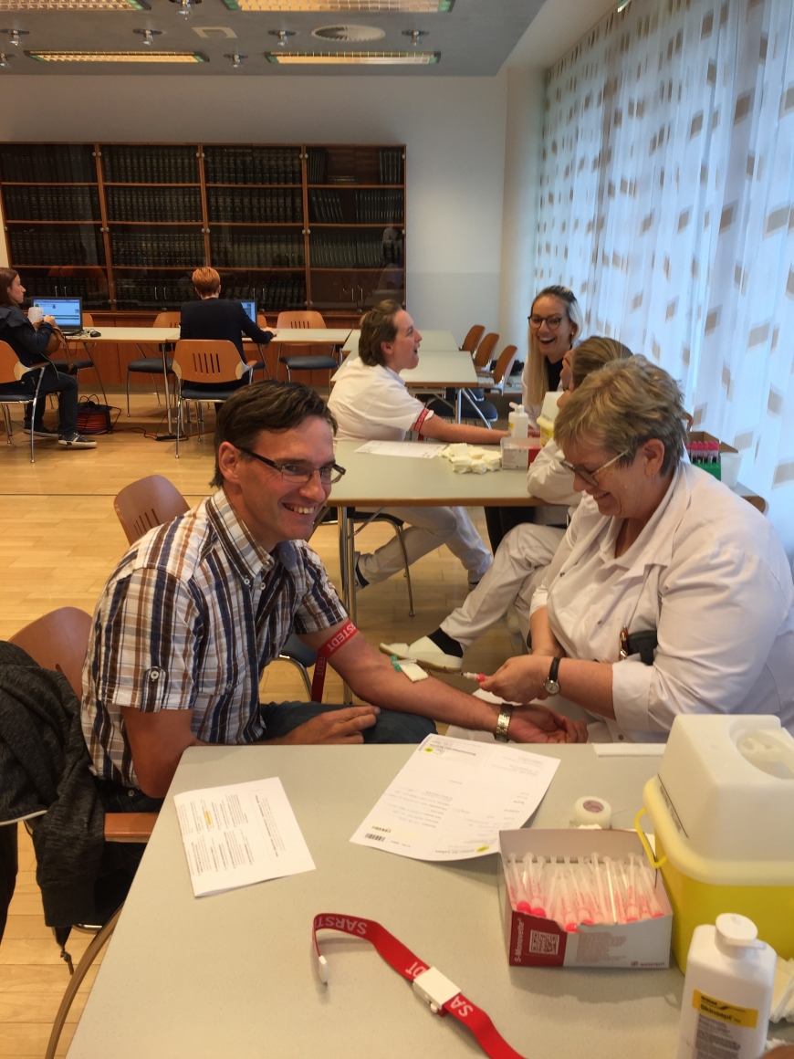 'Krankenhauspersonal ließ sich für erkrankten Mitarbeiter typisieren'-Bild-13