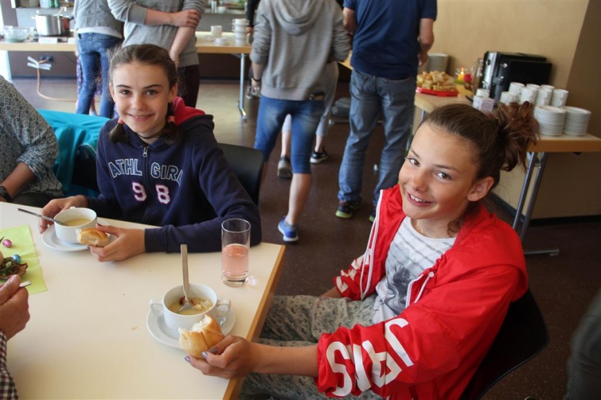 'Erfolgreiche Montafoner Köchinnen unterstützen unseren Verein mit Suppenverkauf'-Bild-7