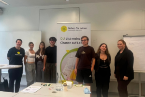 Lisa-Marie Berkmann (GfL) mit Schüler:innen der LBS Lochau 1