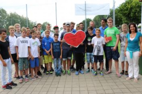 Jugendliche Fußballer spenden!