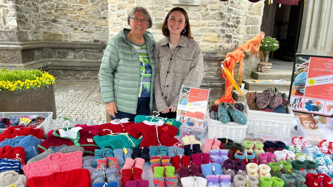 Elfriede strickt für den guten Zweck – und braucht unsere Unterstützung - Vorarlberg