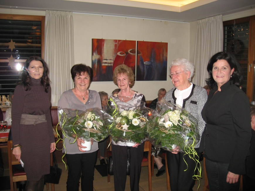 'Handarbeiterinnen der Frauenbewegung Höchst spenden € 2.000,- an Verein'-Bild-1