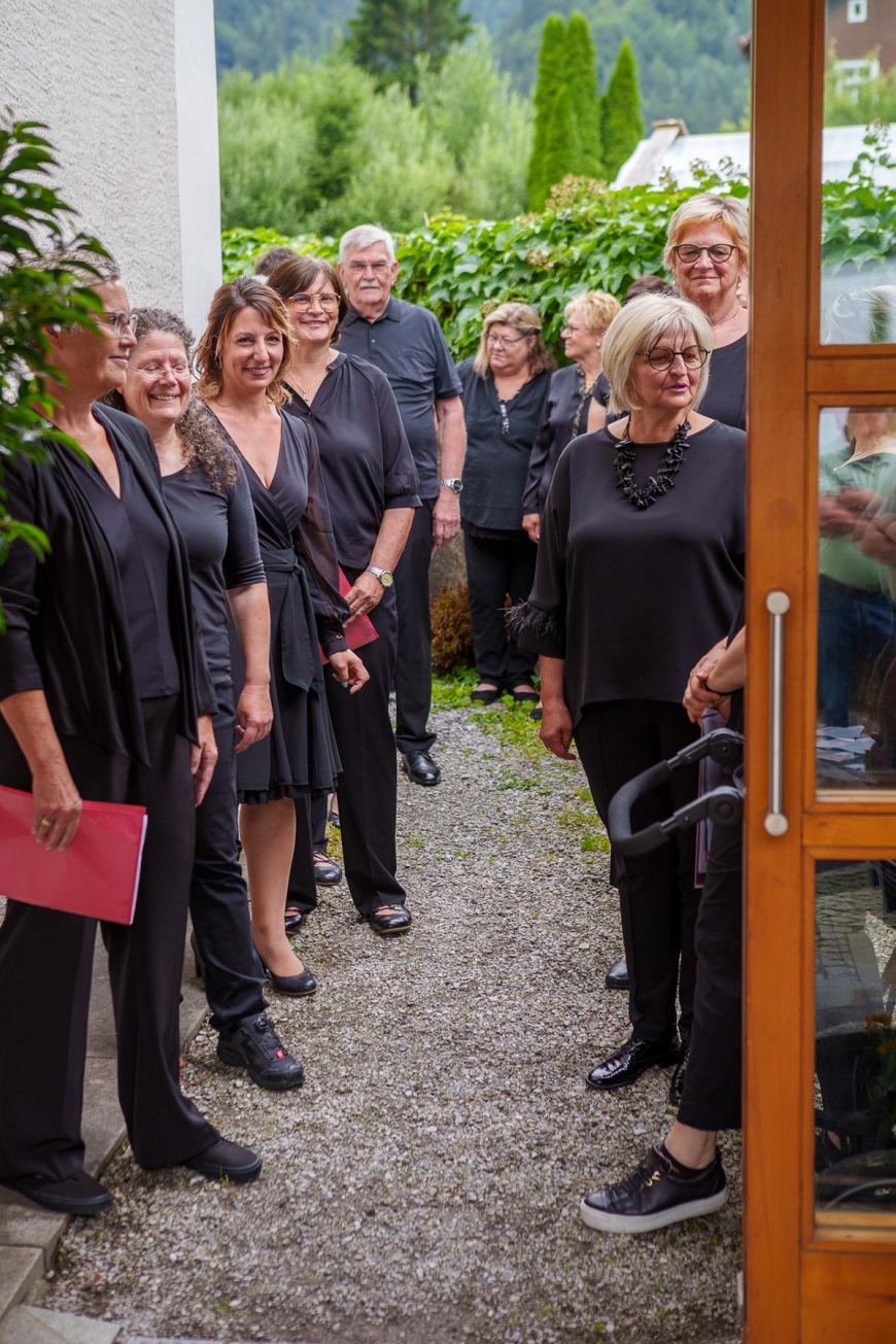 'Großartige Spende nach Konzert des Kirchenchores in Vandans'-Bild-2