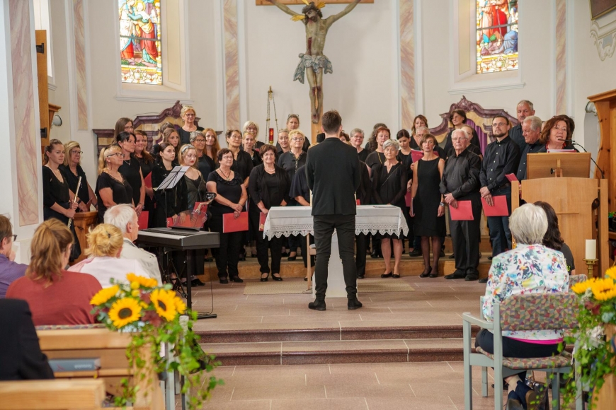 'Großartige Spende nach Konzert des Kirchenchores in Vandans'-Bild-4