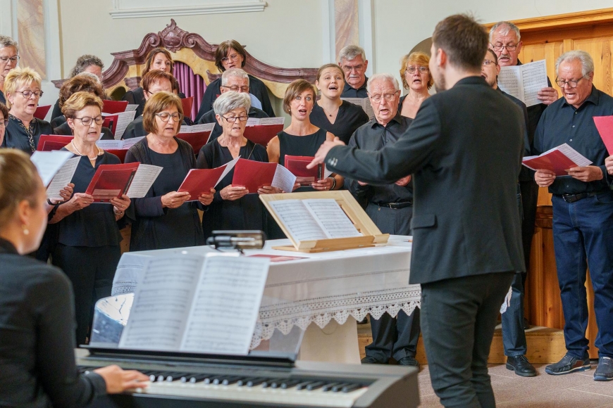 'Großartige Spende nach Konzert des Kirchenchores in Vandans'-Bild-5