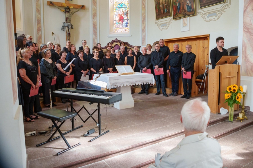 'Großartige Spende nach Konzert des Kirchenchores in Vandans'-Bild-9