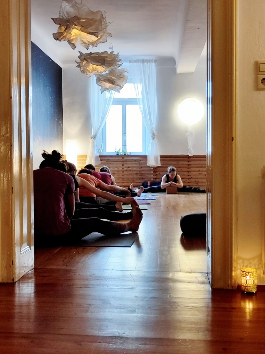 'Angelika Karrer hielt zum Jahresausklang eine Benefiz-Yogastunde'-Bild-1