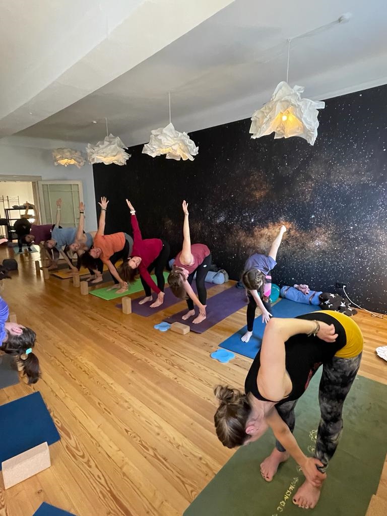 'Angelika Karrer hielt zum Jahresausklang eine Benefiz-Yogastunde'-Bild-4