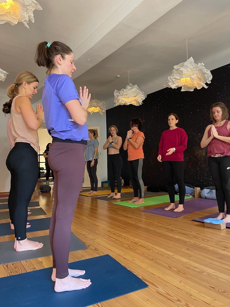'Angelika Karrer hielt zum Jahresausklang eine Benefiz-Yogastunde'-Bild-5
