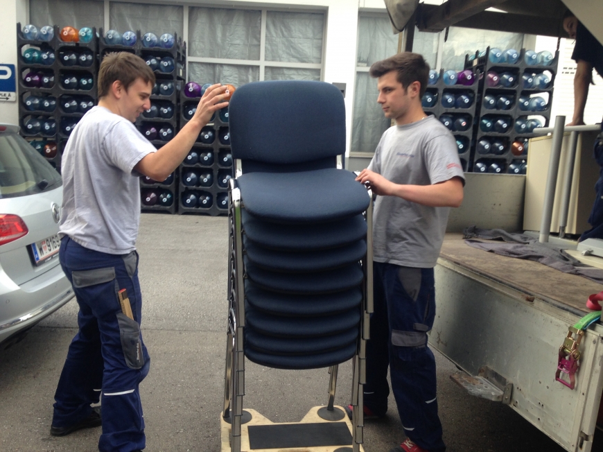 'illwerke vkw helfen durch Lehrlingsaktion bei Vereinsumzug'-Bild-2