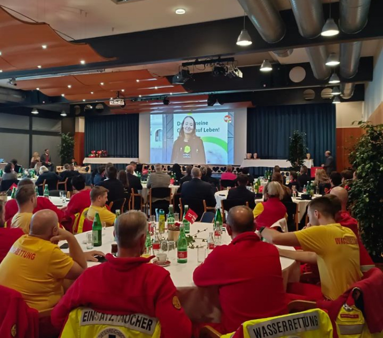 'Auszeichnung bei der Herzmensch Kärnten Gala 2024 der Kronen Zeitung'-Bild-1